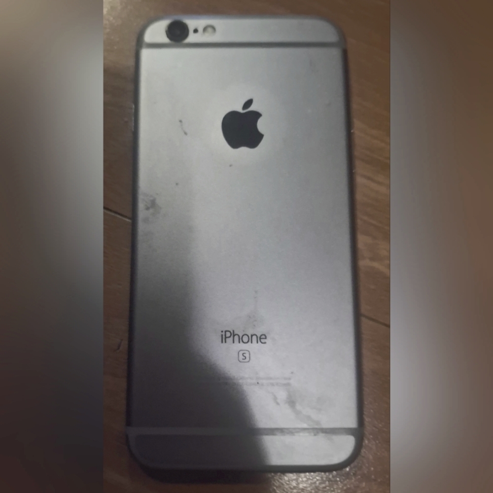 Apple iPhone 6s - Sleek Silver Finish